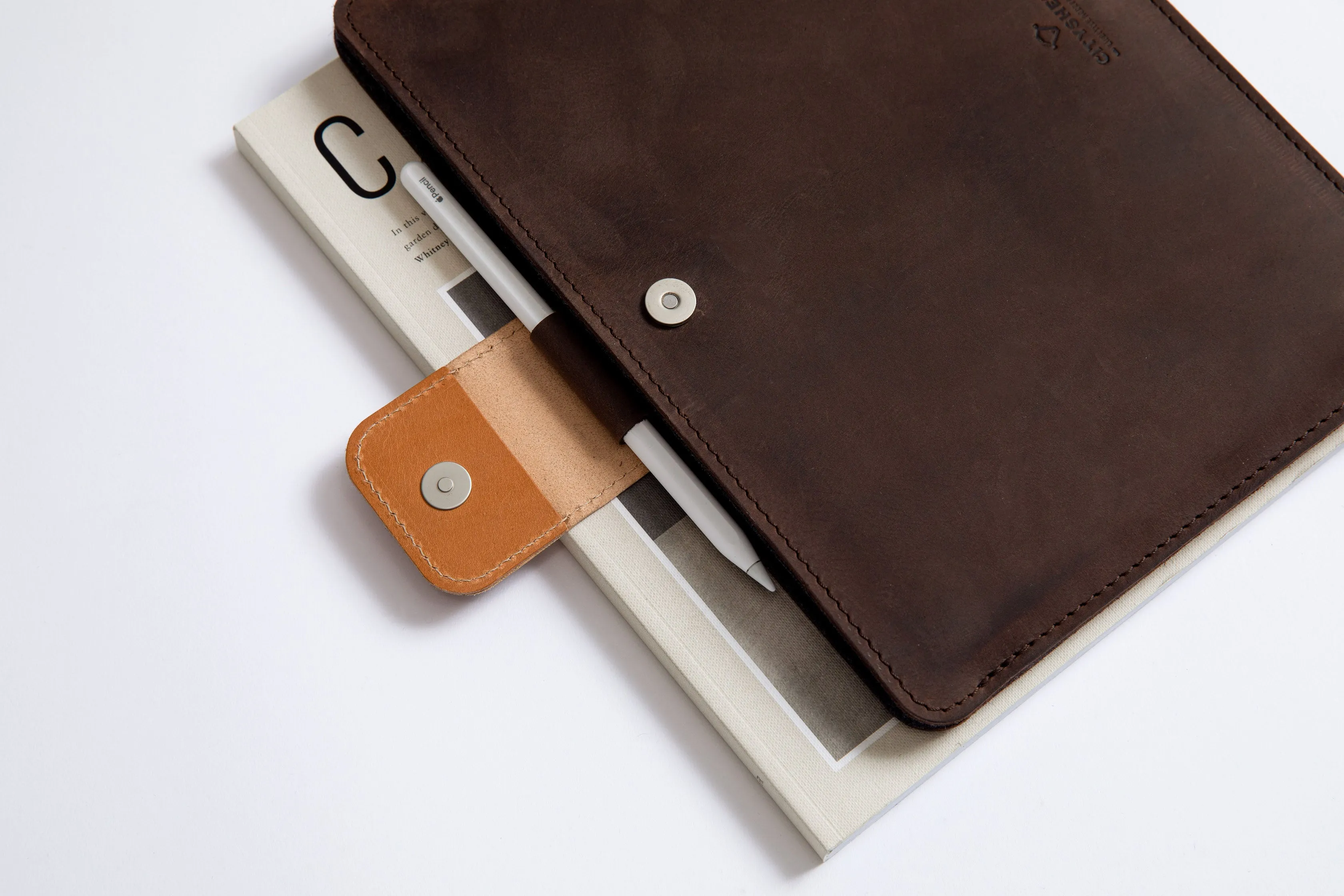 iPad Sleeve/ Oak Brown/ KEEP IT SNUG