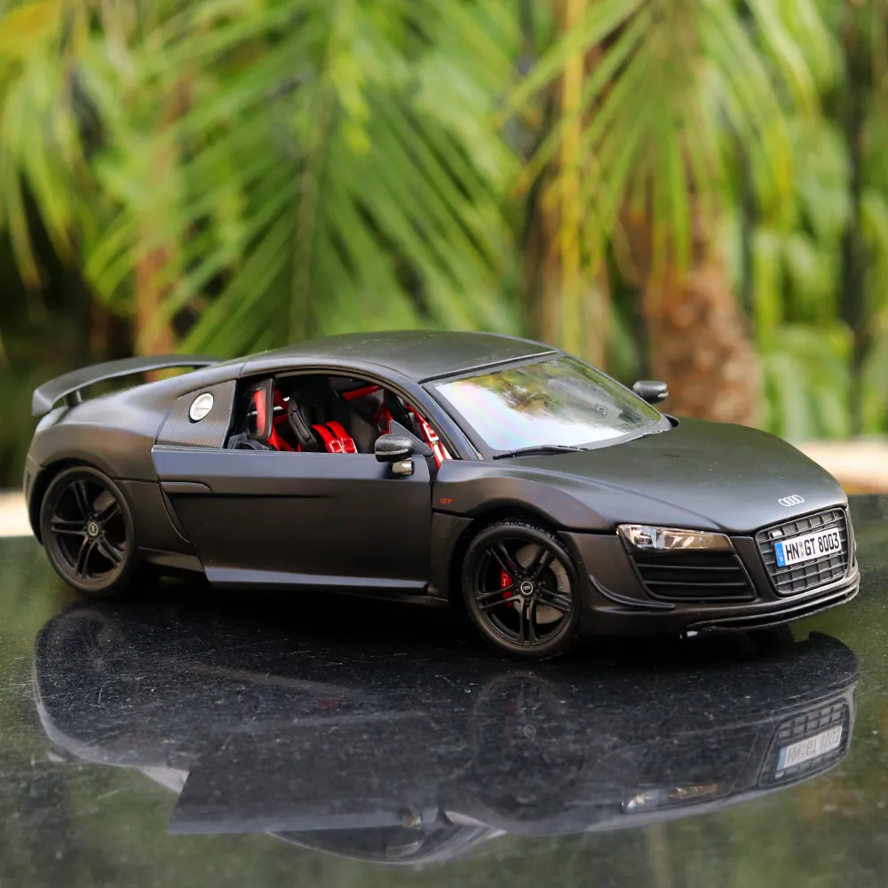 Licensed Diecast Metal Audi R8 Car 1:18